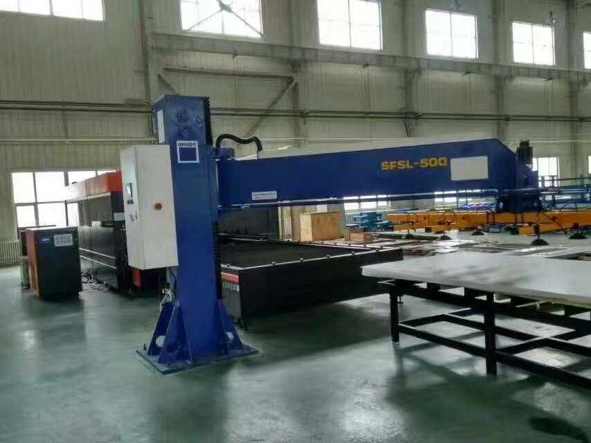 自动摆臂吸盘上料机