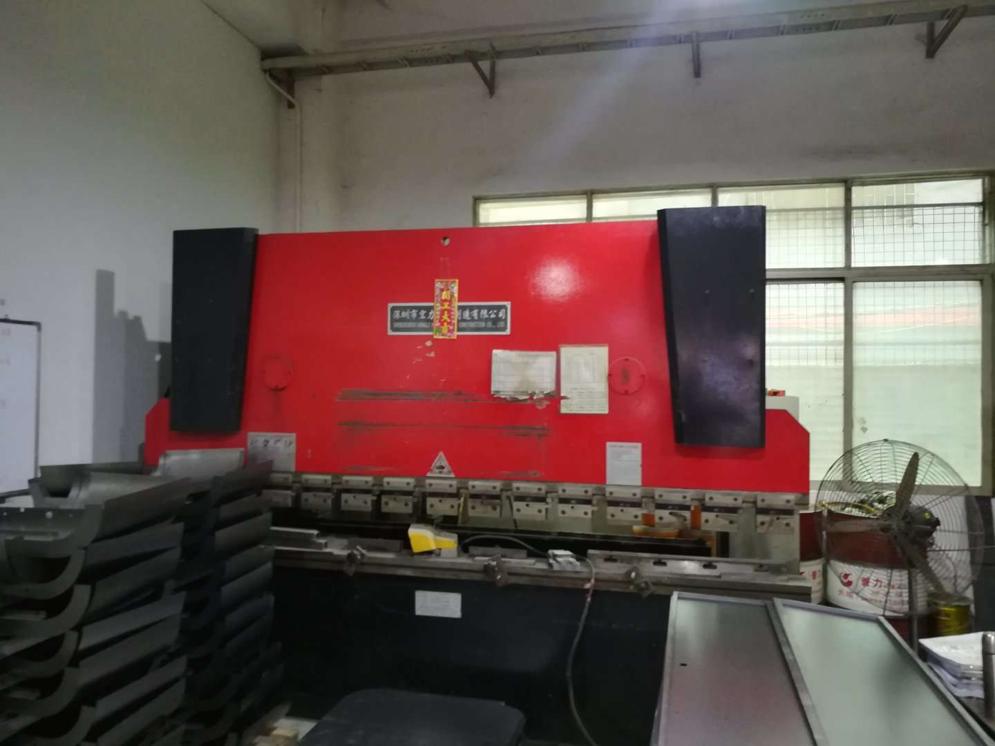 4*2500液压剪板机，100吨3.2米数控折弯机