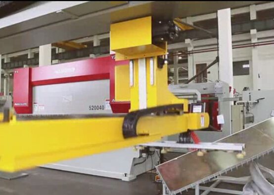 爱克折弯机配机器人加工